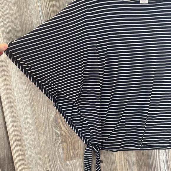 Wear Abouts Navy striped batwing top, M - Picture 2 of 6